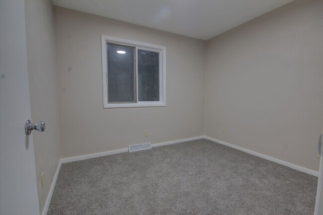 Building Photo - Renovated Orion Home