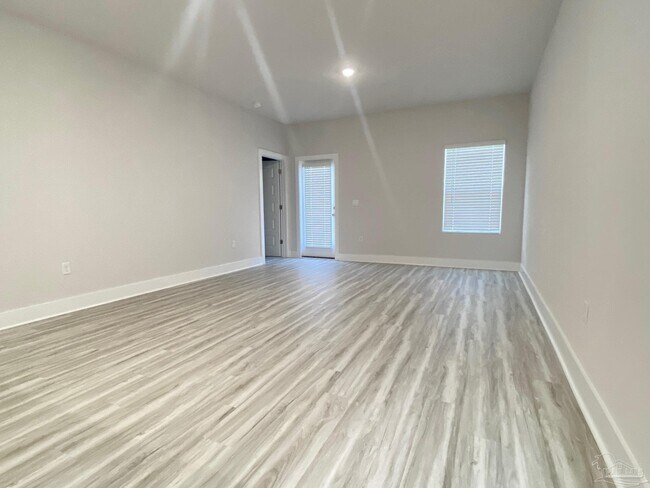 Building Photo - 9908 Starling Dr