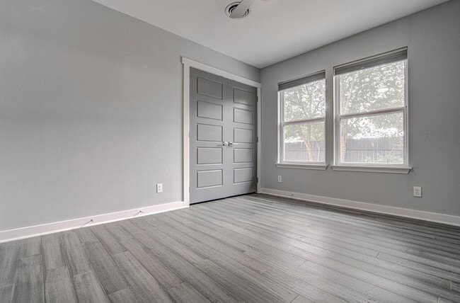Building Photo - 1311 Westmoor Dr