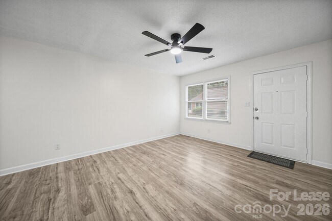 Building Photo - 1110 Chandler Dr