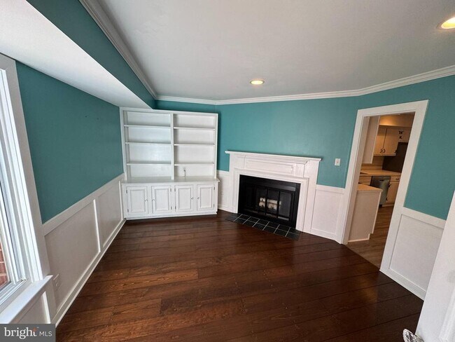 Building Photo - 1002 Worthington Dr