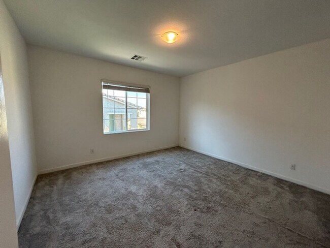 Building Photo - 3 bedroom townhome in Henderston gated community