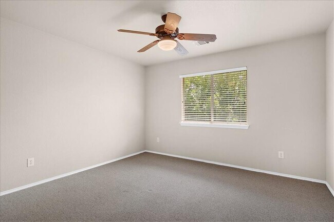 Building Photo - 2225 Speidel Dr