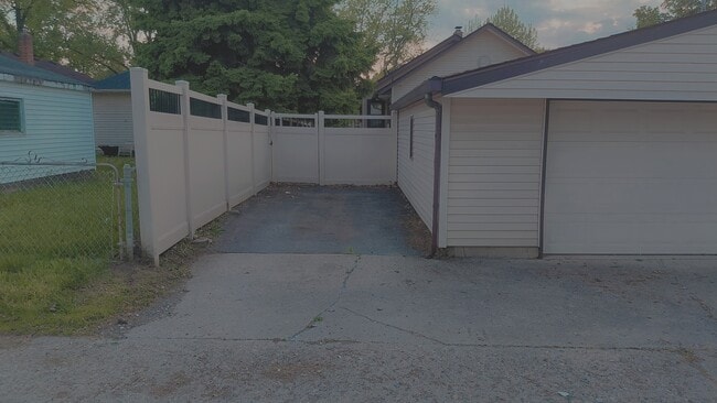 CAR PORT - 2705 Barth Ave