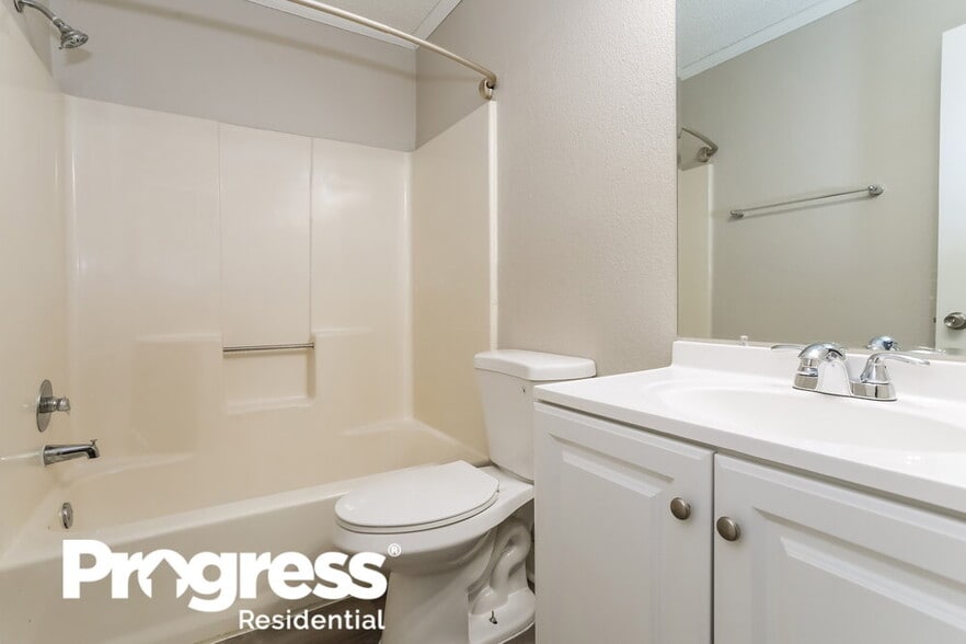 Building Photo - 1201 Cardinal Oaks Dr