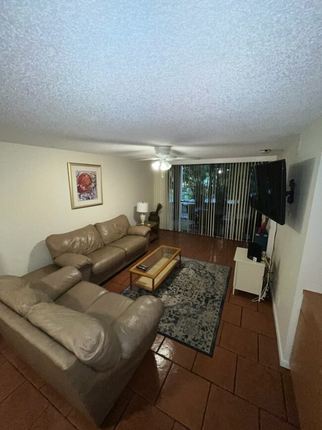 Living area - 600 Egret Cir