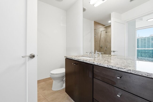 Building Photo - 10 Terminus Luxury 2 Bedroom Condo in Heart of Buckhead