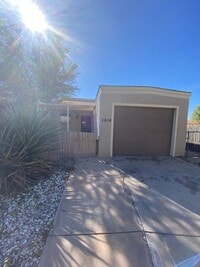 Building Photo - 1014 Plaza Del Sol