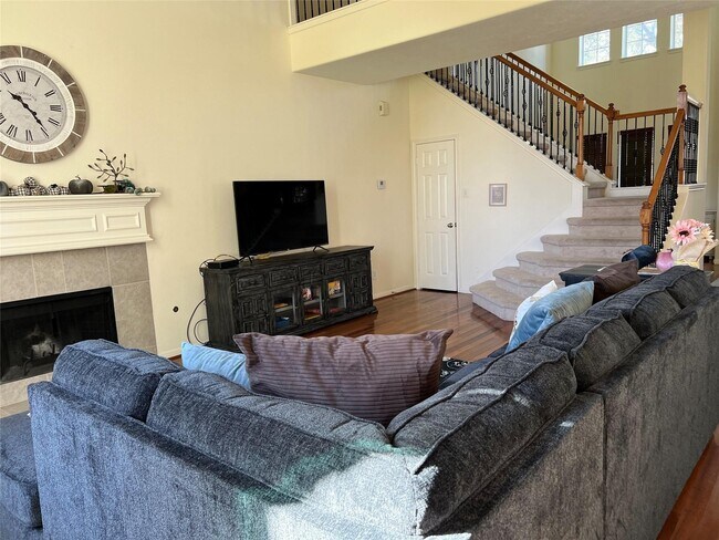 Building Photo - 2709 Alessandria Ln