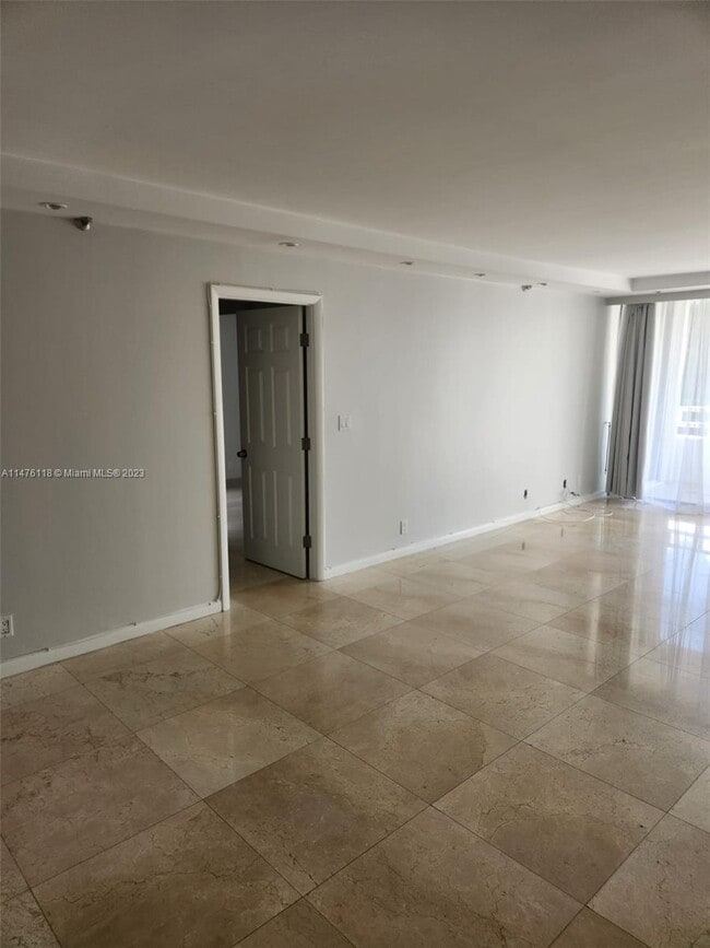 Building Photo - 20355 NE 34th Ct