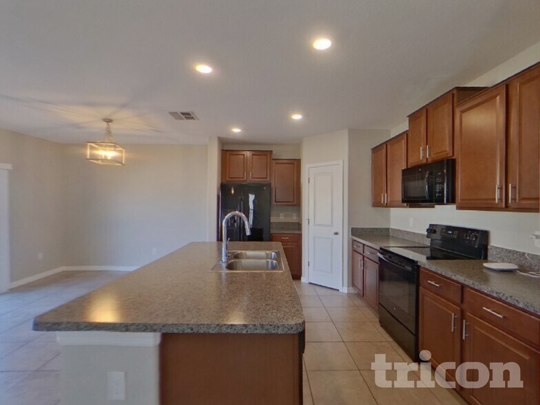 Building Photo - 7116 Salt River Ave