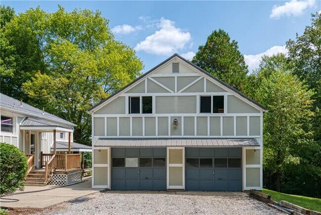 Building Photo - 492 Center Grange Rd