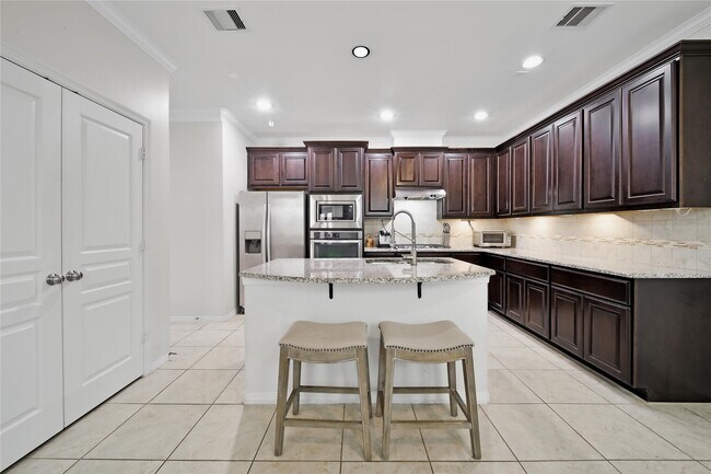 Building Photo - 5309 Larkin St