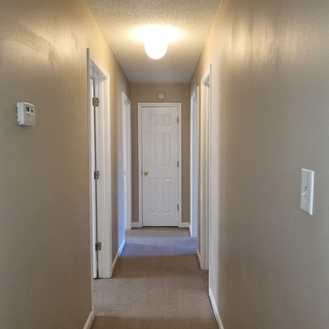 Building Photo - 723 Macey St