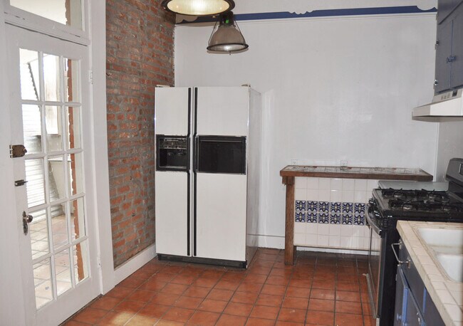 Building Photo - 711 Arno St SE