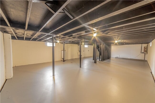 Building Photo - Single Family Ranch close to UofR & Strong Hospital