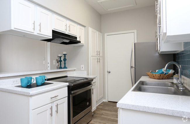 1 Br, Kitchen - Azure