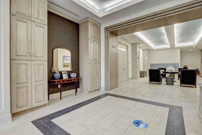 Building Photo - Two bedroom end unit condo with stunning d...