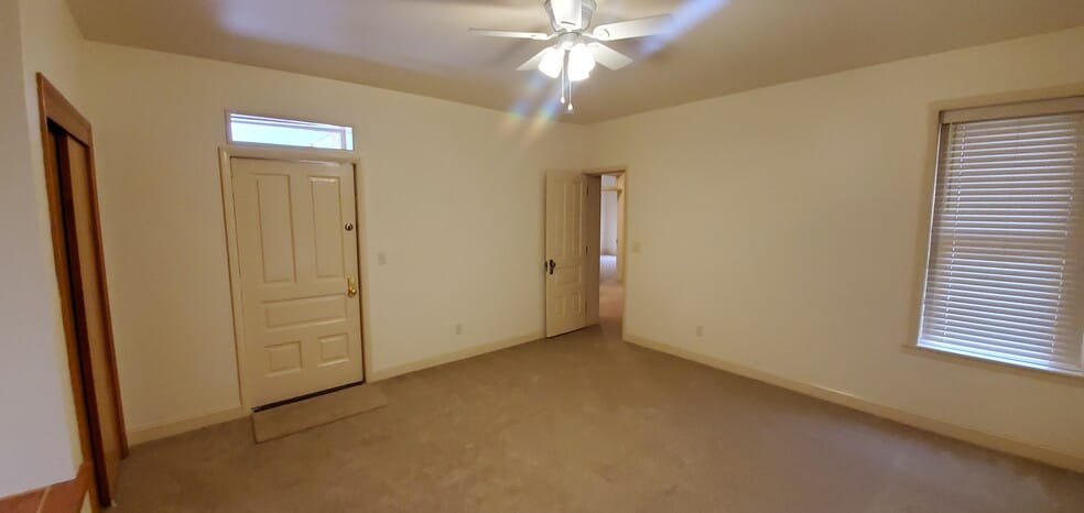 Building Photo - 1054 Cornwall Rd