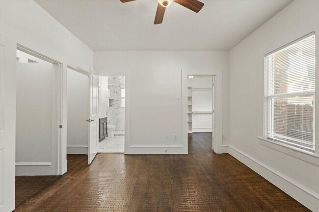 Building Photo - 927-929 S Rosemont Ave