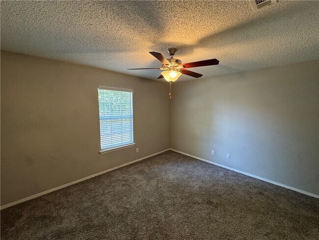 Building Photo - 1374 N Chickadee Ave