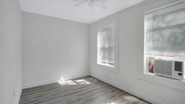 Building Photo - 2737 Stuart Dr