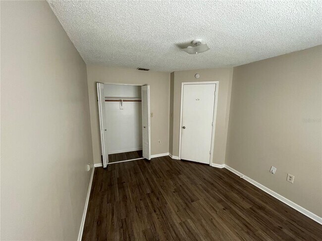 Building Photo - 750 Zella Ln
