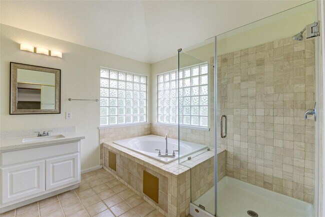 Building Photo - 2338 Plantation Bend Dr
