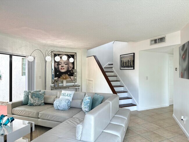 Building Photo - 152 Weybridge Cir