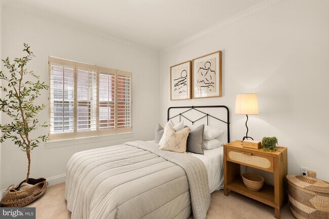 Building Photo - 1704 16th St NW