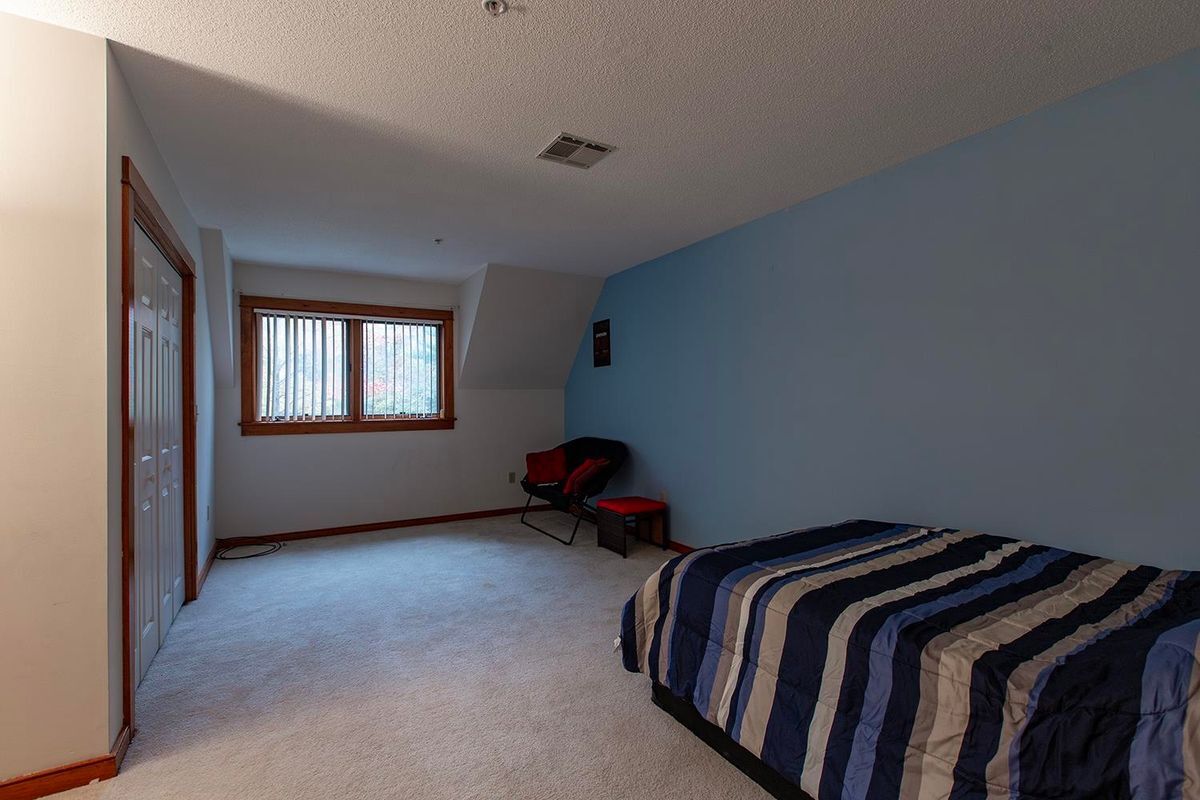 Building Photo - 33 Clearwater Dr