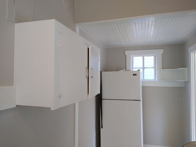 Building Photo - DU Charming 1920's Bungalow 2 Beds 1 Bath  Available Now