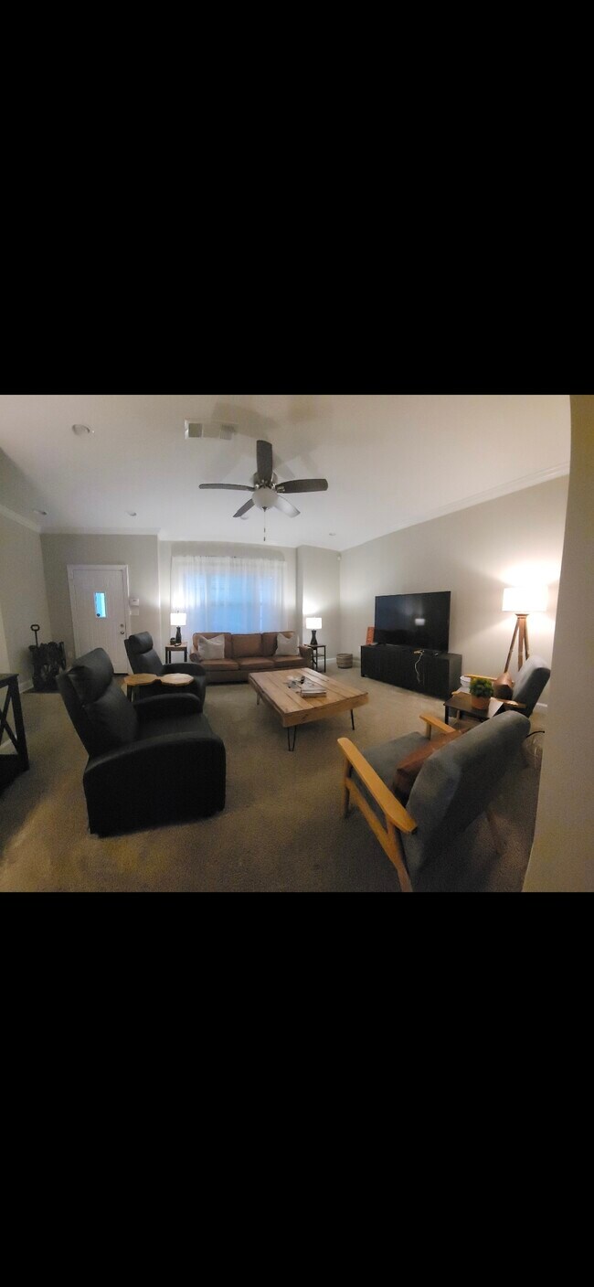 Building Photo - 1957 Wire Rd