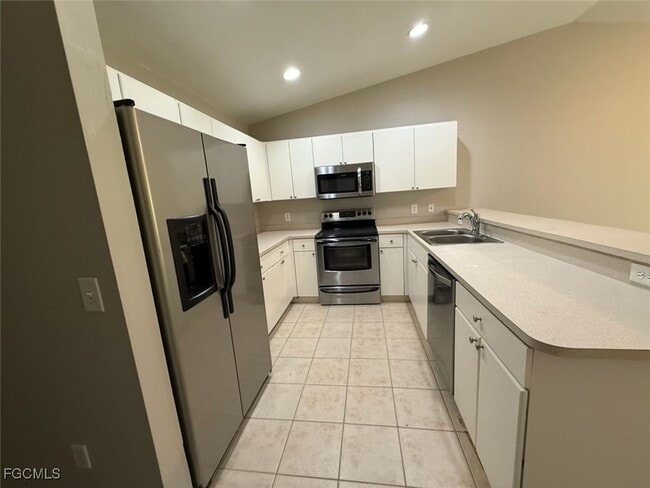 Building Photo - 2415 Herb Ave S