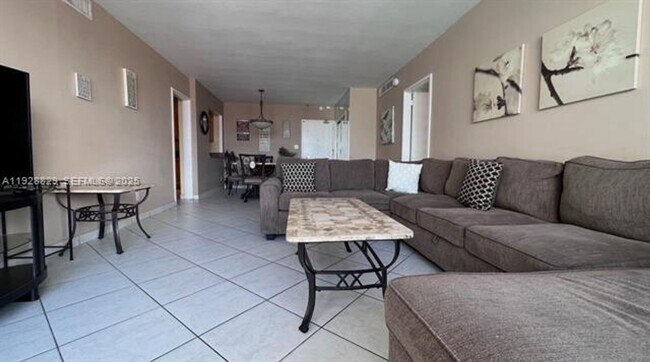 Building Photo - 5161 Collins Ave