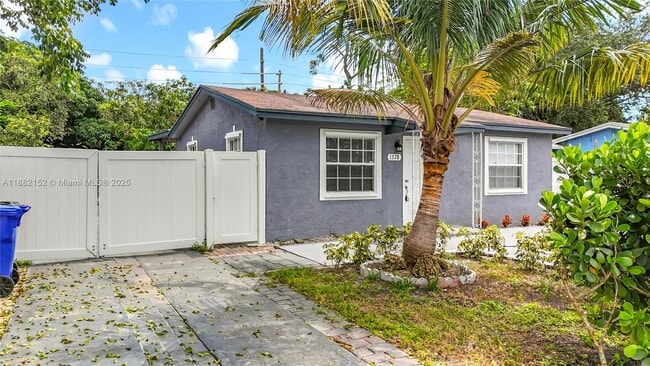 Building Photo - 1378 SW 26th Ave