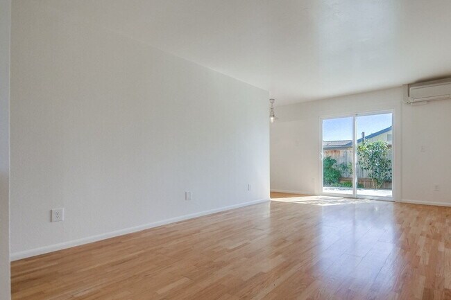 Building Photo - Charming 2BR Home with Attached Garage, Private Patio and a Friendly Community!