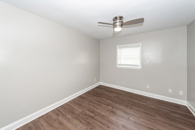 Building Photo - 3 Bedroom, 2 bathroom home in Moss Point - Ladson