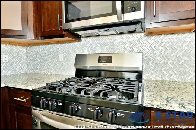 Building Photo - 14945 Tierra Escape Ave