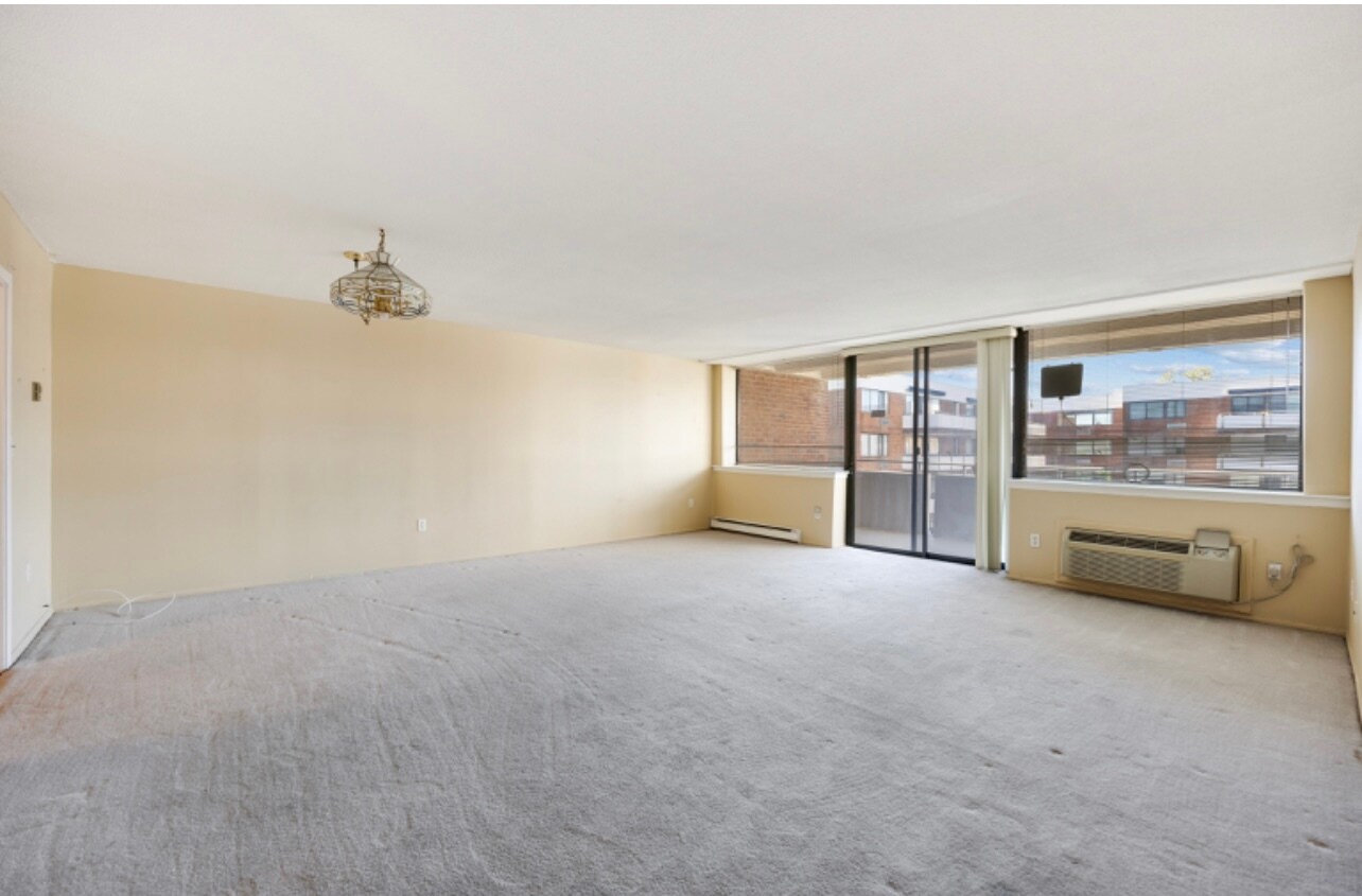 Building Photo - 1460 Elm St
