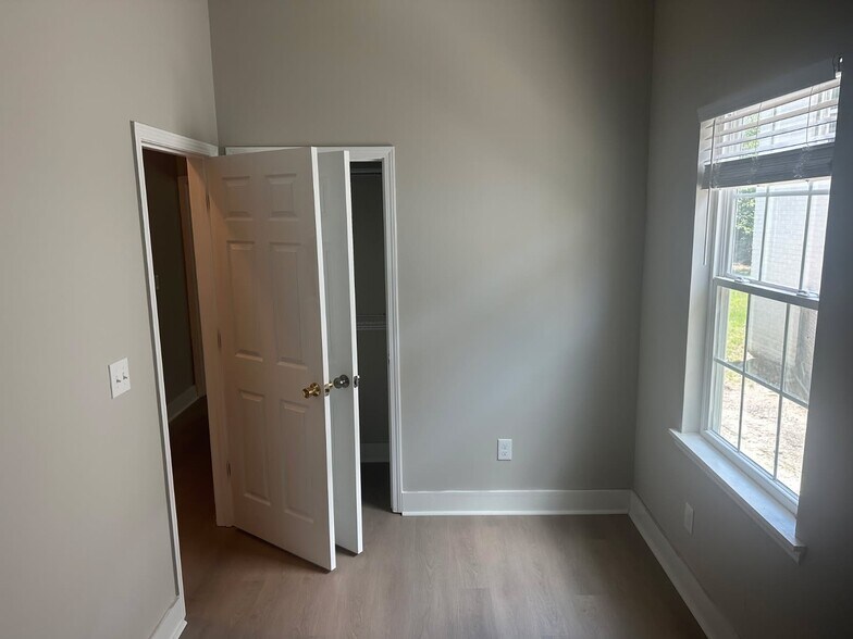Bedroom (2) - 2332 Stark St