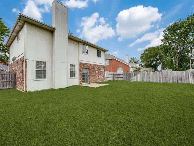 Building Photo - 833 Bellflower Dr