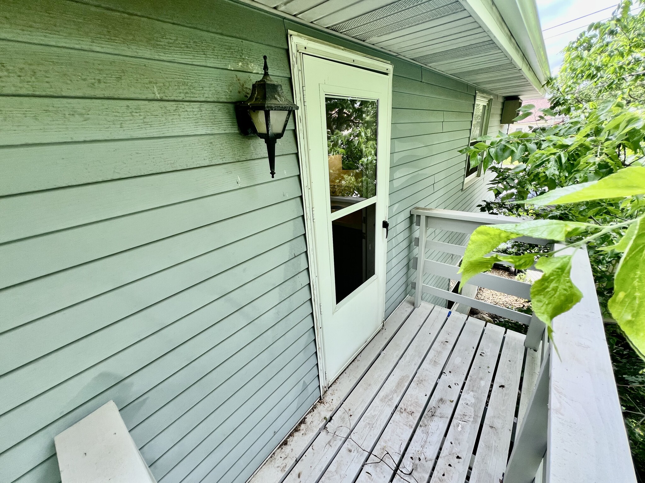 Private Balcony - 3176 Ridgeway Ave
