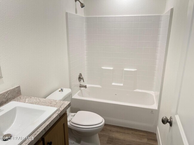 Building Photo - 25317 N Lakeside Dr