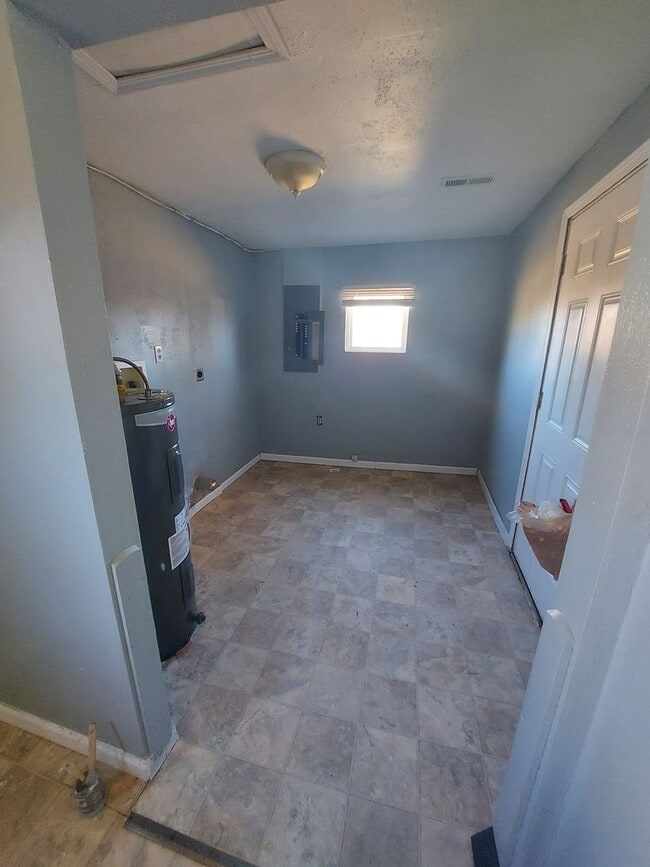 Building Photo - Spacious 3BD