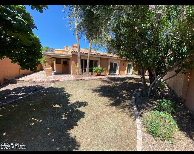 Building Photo - 10847 N 10th Pl
