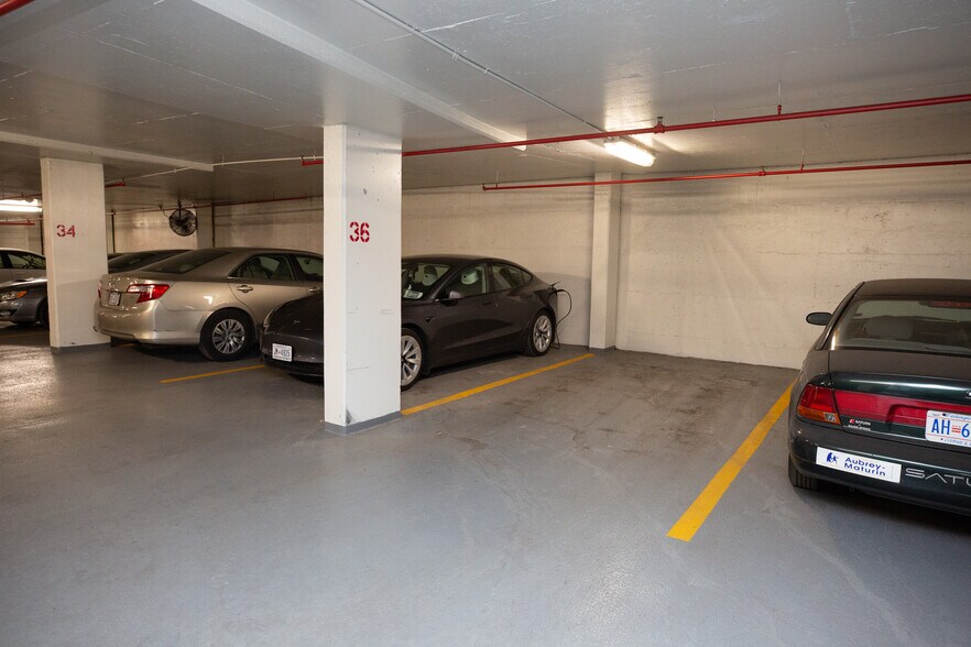 private parking - 3001 Veazey Terrace NW