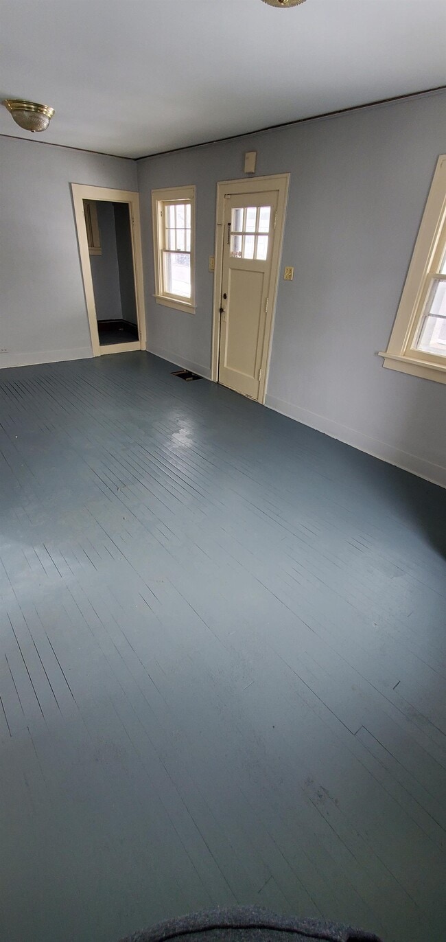 Building Photo - 947 Center Point Rd NE