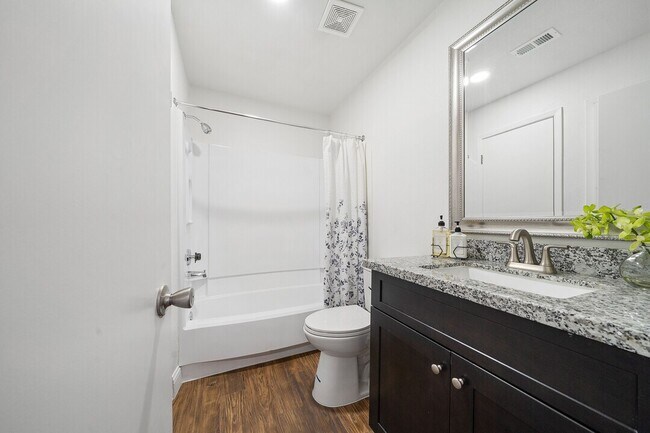 Building Photo - $500 OFF? Yes, Please! Find Your New Home Today!