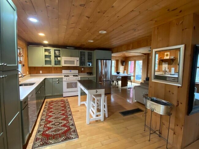 Building Photo - 64 Chauncey Creek Rd
